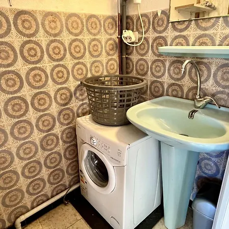 : Avec Terrasse, Proche Et Commerces, Parfait Pour Famille - Fr-1-225-637